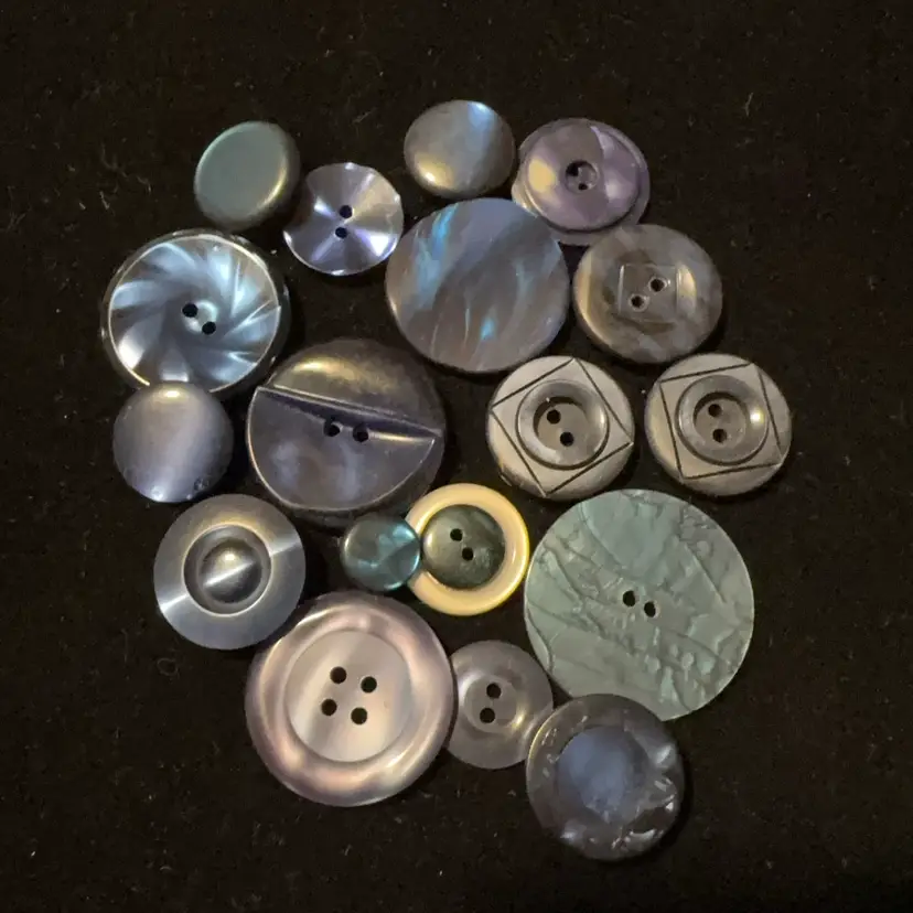 18 Ct - Blue Buttons With Light Play Or Irridescence