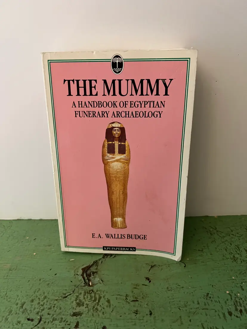 The Mummy : Egyptian Funerary Archaeology by E. A. Wallis Budge 1987 Jen