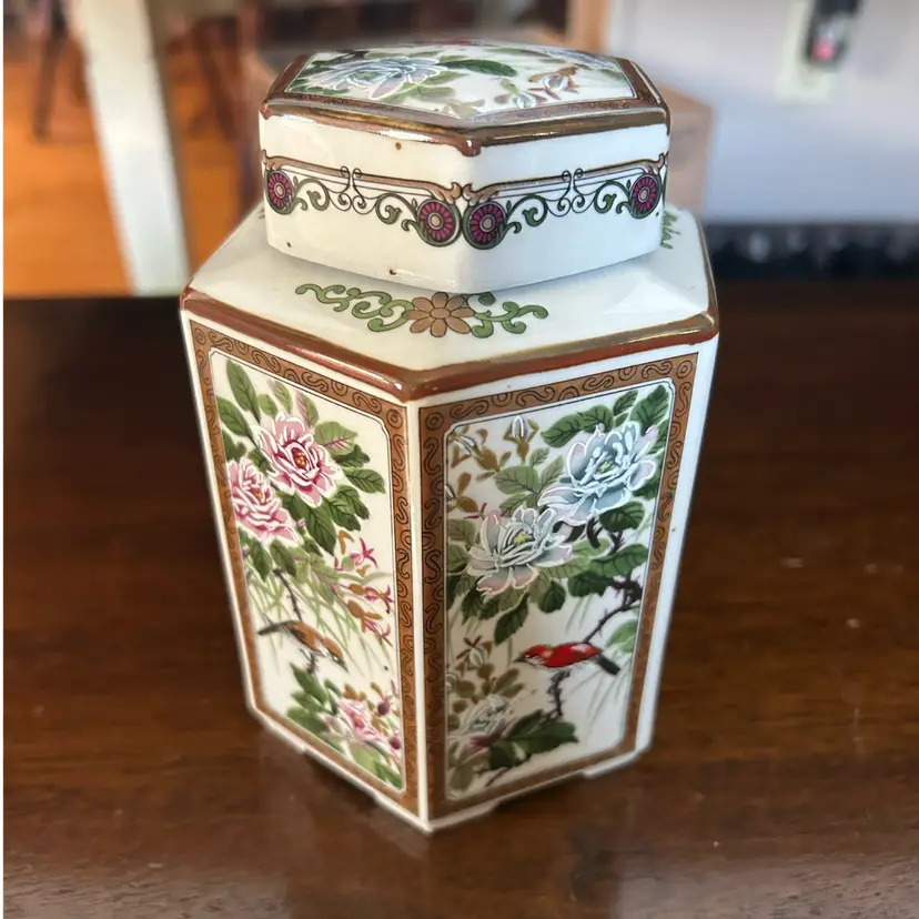 Beautiful Vintage Japan Ginger Jar