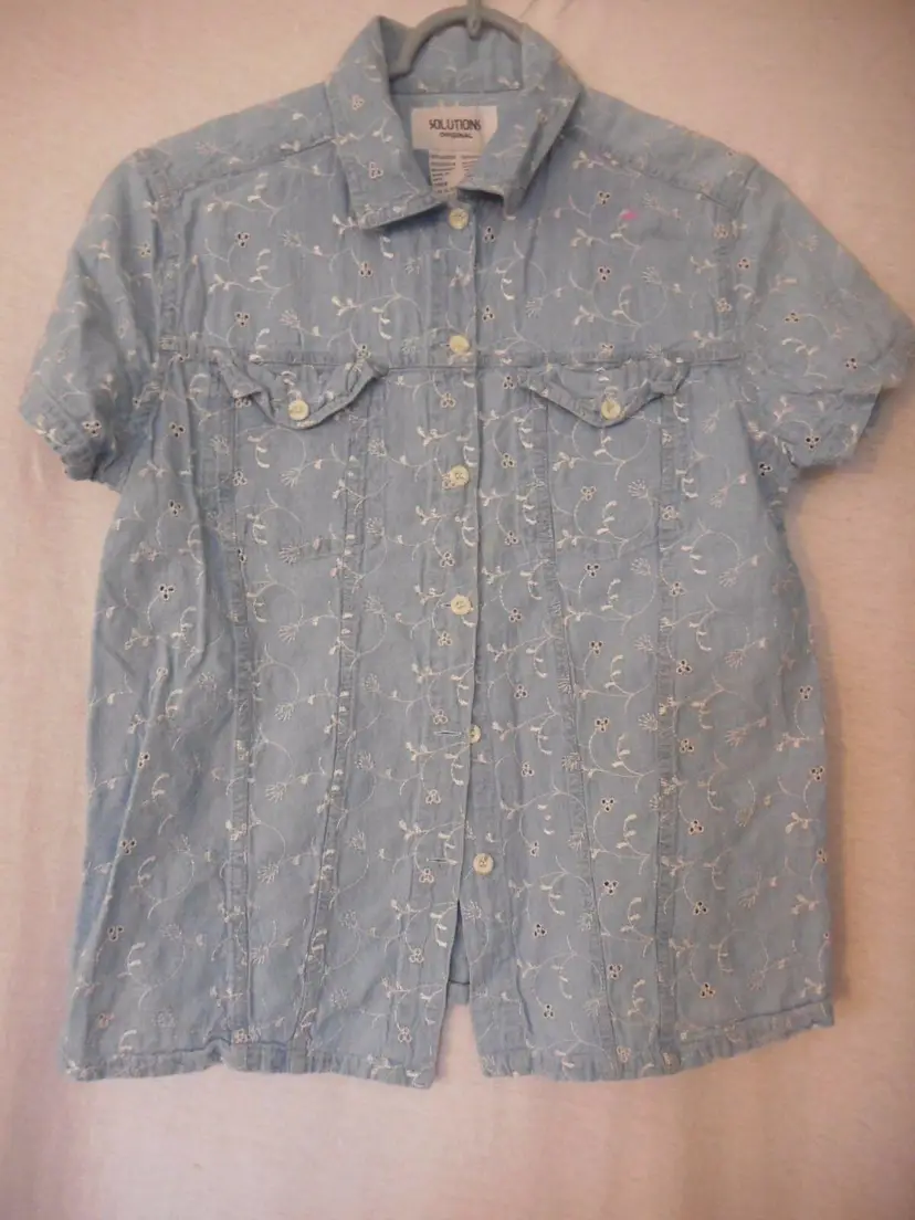 VTG 90s Embroidered short sleeve Blue chambray Top Size S 100% cotton