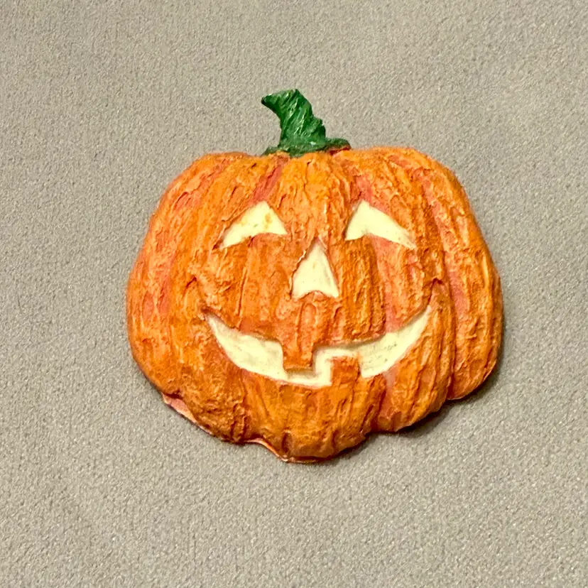 KK — Halloween Jack-O-Lantern Autumn Pumpkin Resin Post-Back Lapel Pin Brooch