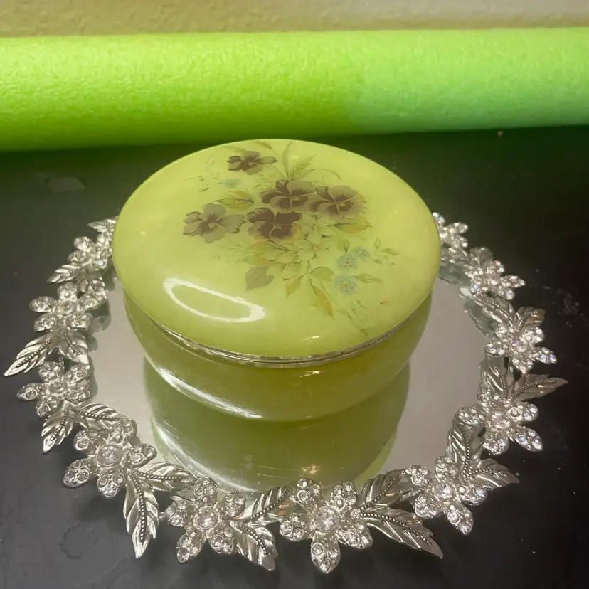 Gorgeous Genuine Alabaster 5” Round Box Made In Italy