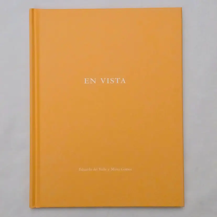 One Picture Book "EN VISTA" Signed Del Valle, Eduardo; Gómez, Mirta Nazraeli Publisher