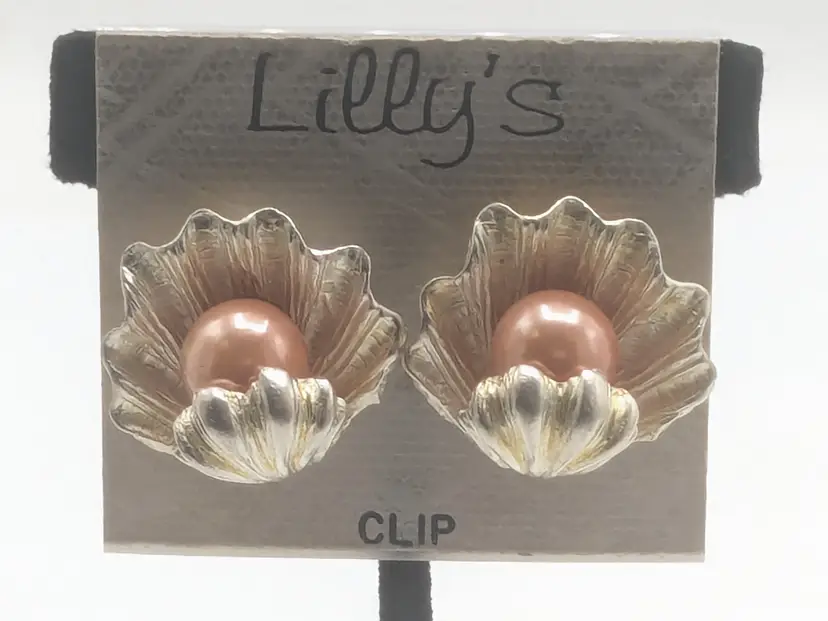 Vintage Lilly's Silver Tone Clam Shell Pink Faux Pearl Clip On Earrings NOS