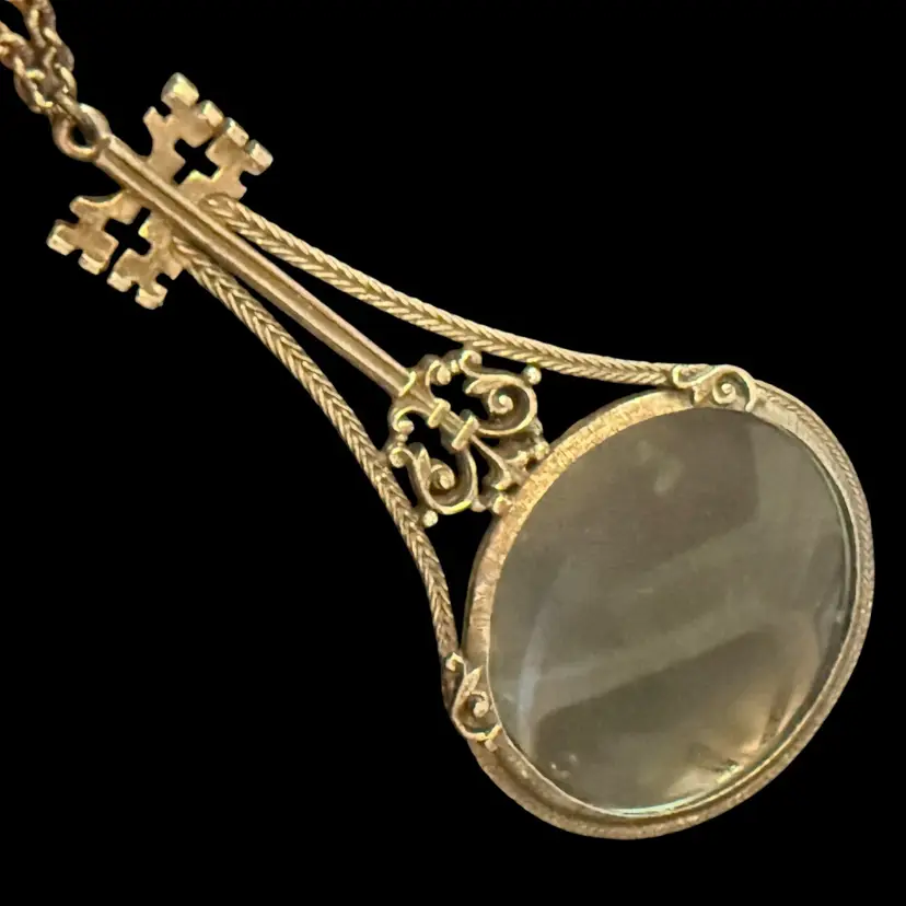 Florenza Magnify Glass Pendant Necklace 4.5” With 28” Chain