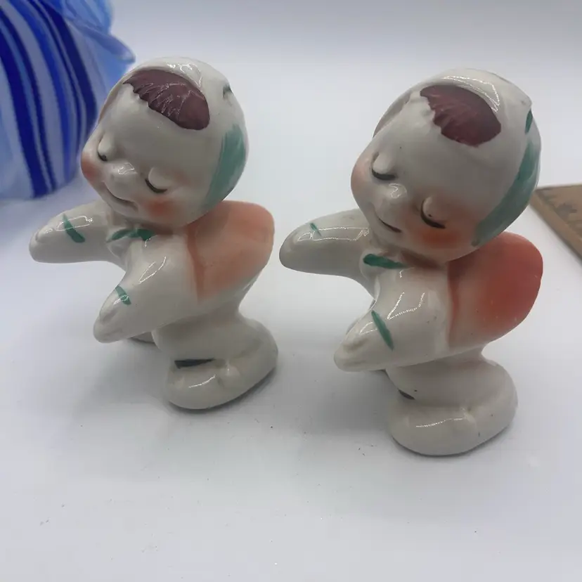 Vintage Van Tellingen “Mary” Hugger Salt & Pepper Shakers – USA