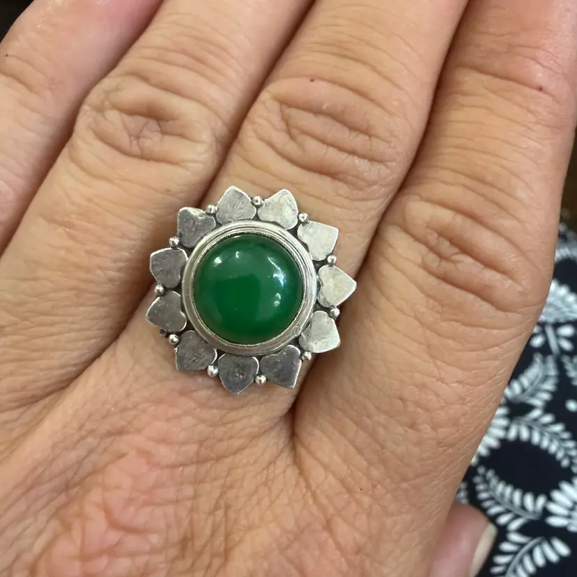 Green Onyx & Sterling Flower Ring With Heart Petals Size 7.5