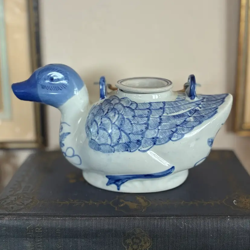 🐇Vintage Chinoiserie Blue & White Woven Handled Duck Teapot