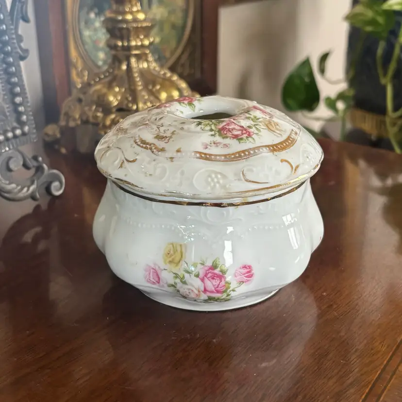 🐇Antique Porcelain Gold Detailed Floral Hair Receiver Box