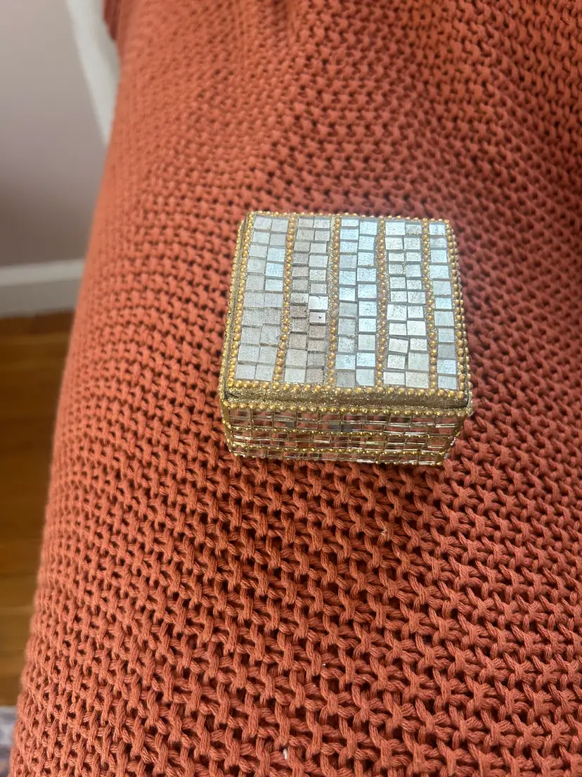 Little trinket box approx 3 inches