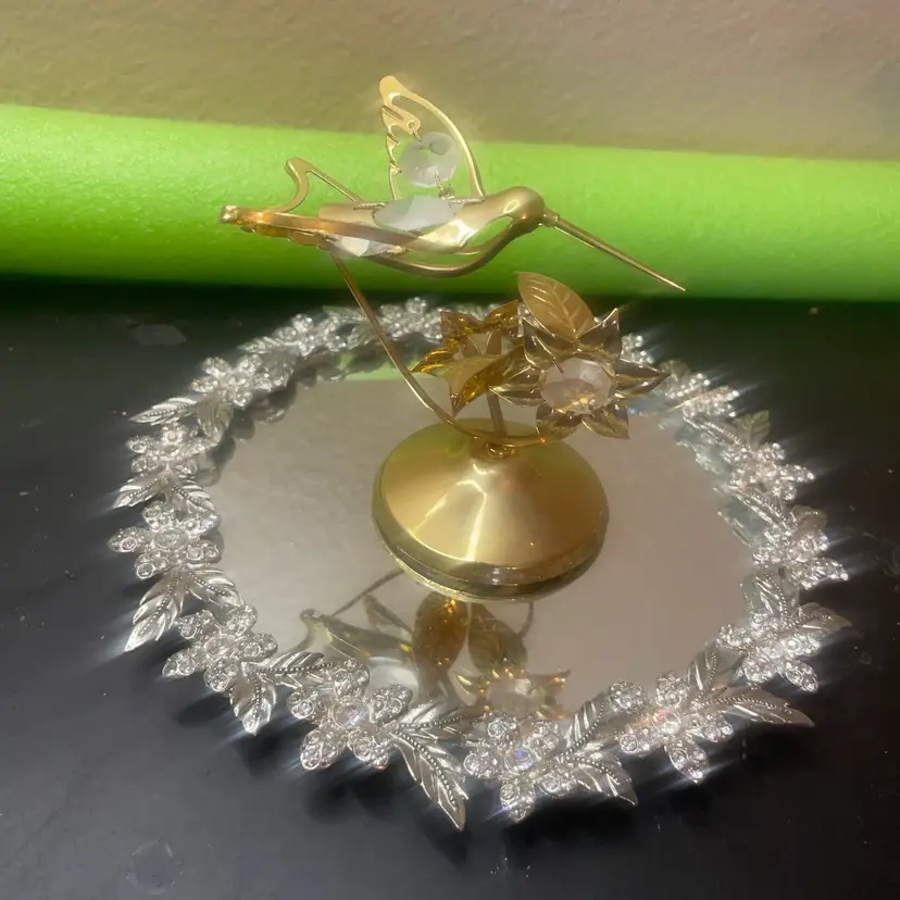 24K gold-plated and Austrian crystal figurine set with a hummingbird and a Sunflowers by Mascot Crystal Delight