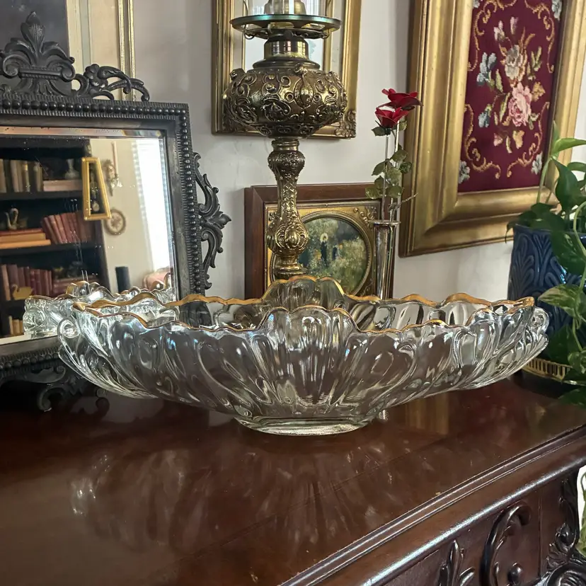 🐇Vintage 1950s Jeannette Glass
Gondola Art Deco Style Gold Rimmed Fluted Oblong Bowl