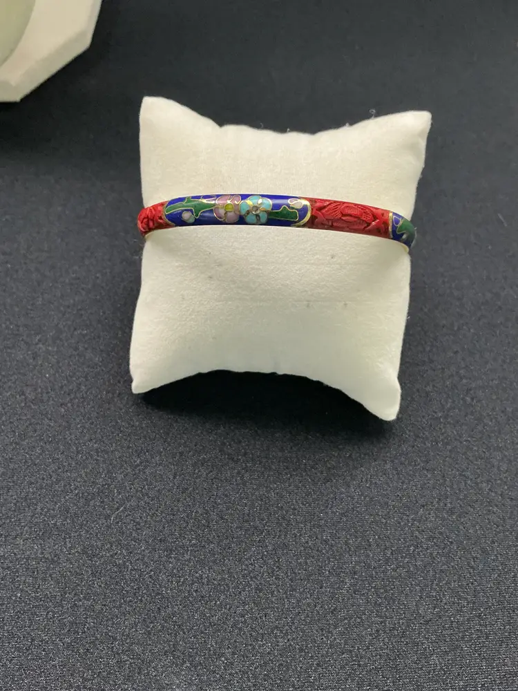 #9NNME - Vintage cloisonné style bangle bracelet with carved red cinnabar-style panels