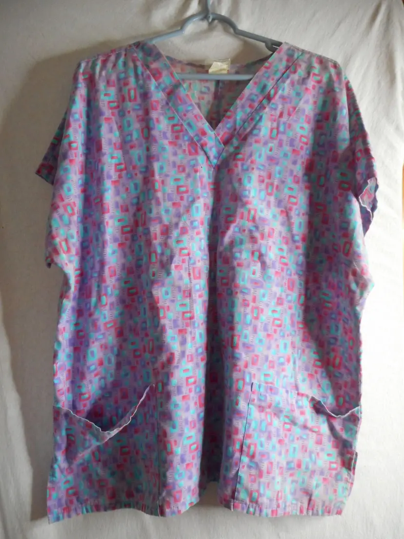 Purple Squares Sz XL Scrub Top Medical Uniform