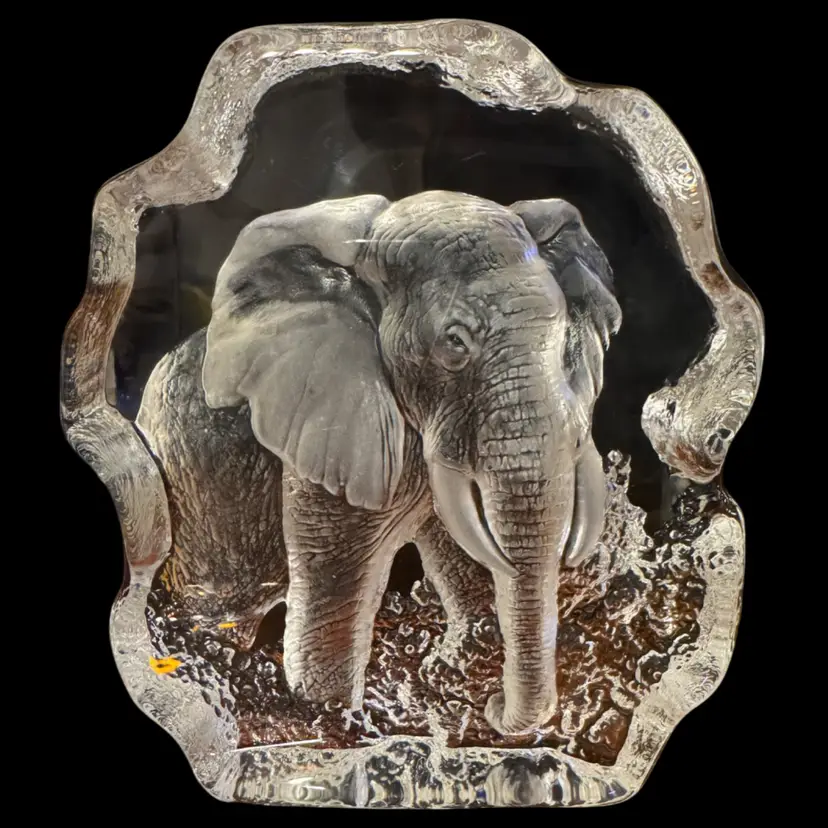 Vintage Signed Mats Jonasson Målerås Sweden Crystal Elephant Sculpture Model #33288 (7”)