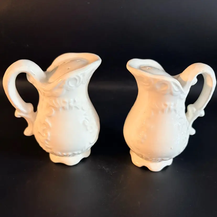 #01 Cute Footed Ceramic Pitcher Handled Salt & Pepper Set- 4” Taiwan