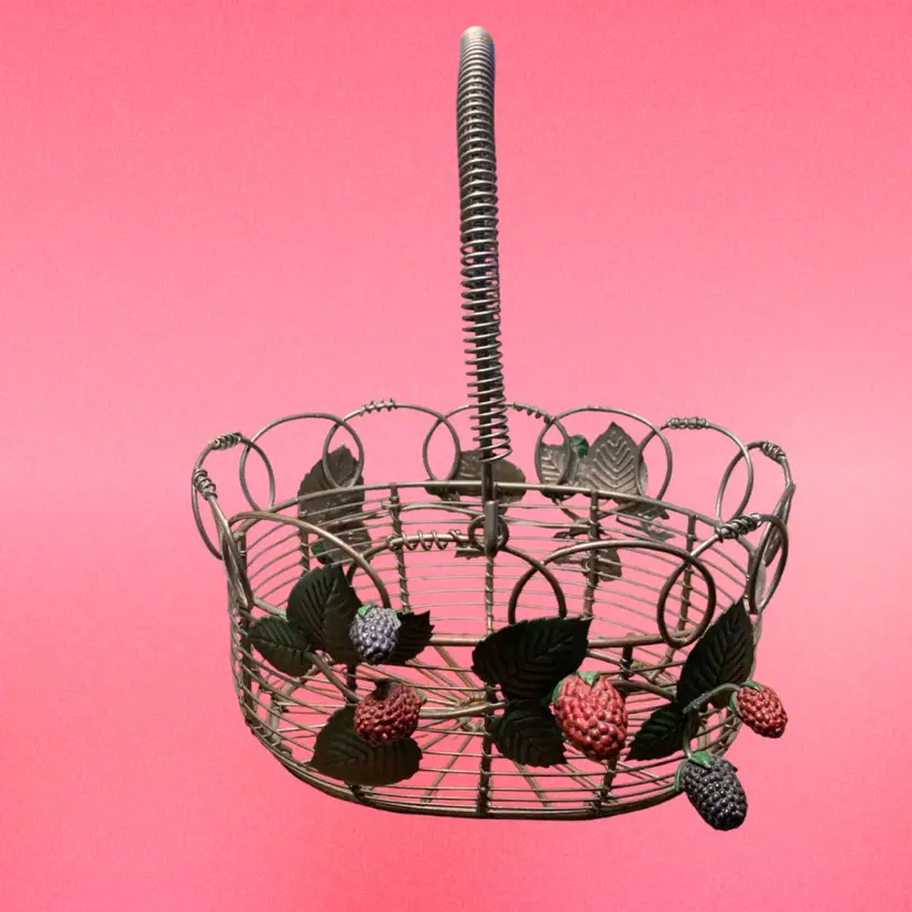 09. Vintage Wire Raspberry Blackberry Vine Metal Basket Farmhouse Cottagecore Decor 9” Wide