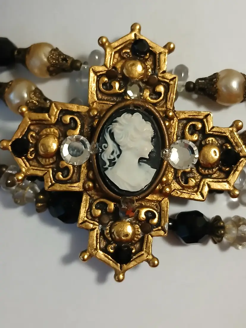 Treska Cameo chocker Necklace with Beaded Accents