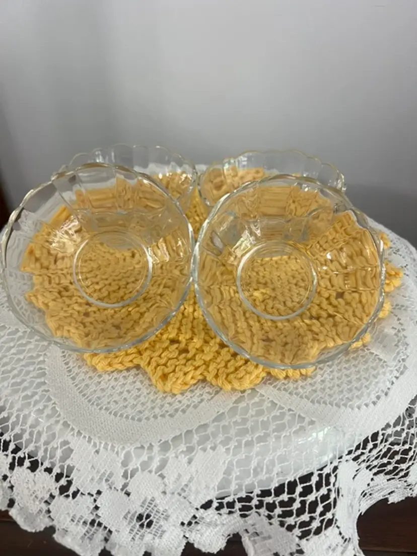 Arcoroc clear glass scalloped custard or berry bowl