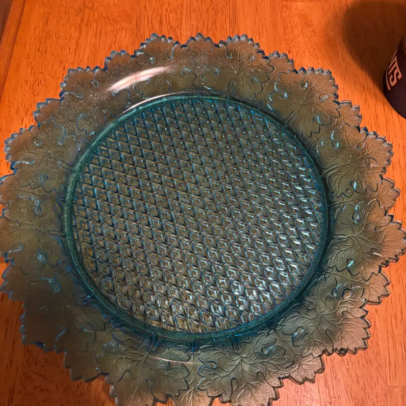 Gillinder And Sons 12” Magic Leaf Platter. Glows!!!!
