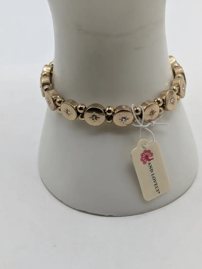 And Lovely Gold Tone Stretch Bracelet with Rhinestone Star Accents NWT