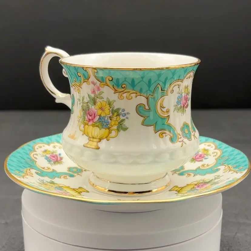Queen's Rosina China Tea Cup and Saucers | Set of 4