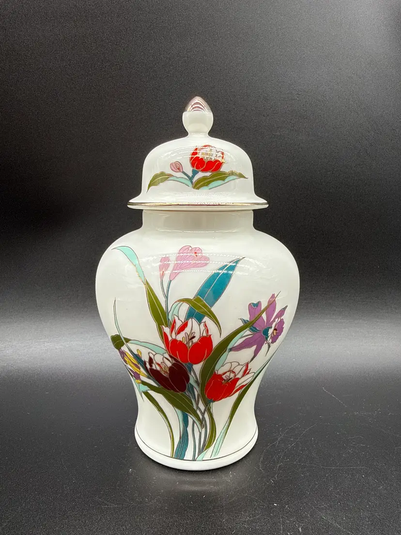 Vtg Kutani 8.25" Imperial Garden Japan Ginger Jar Gold Trim