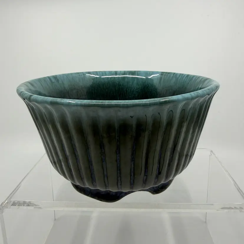 Mid-century Hull Pottery Imperial High Glaze Green Round Fluted Bowl F10