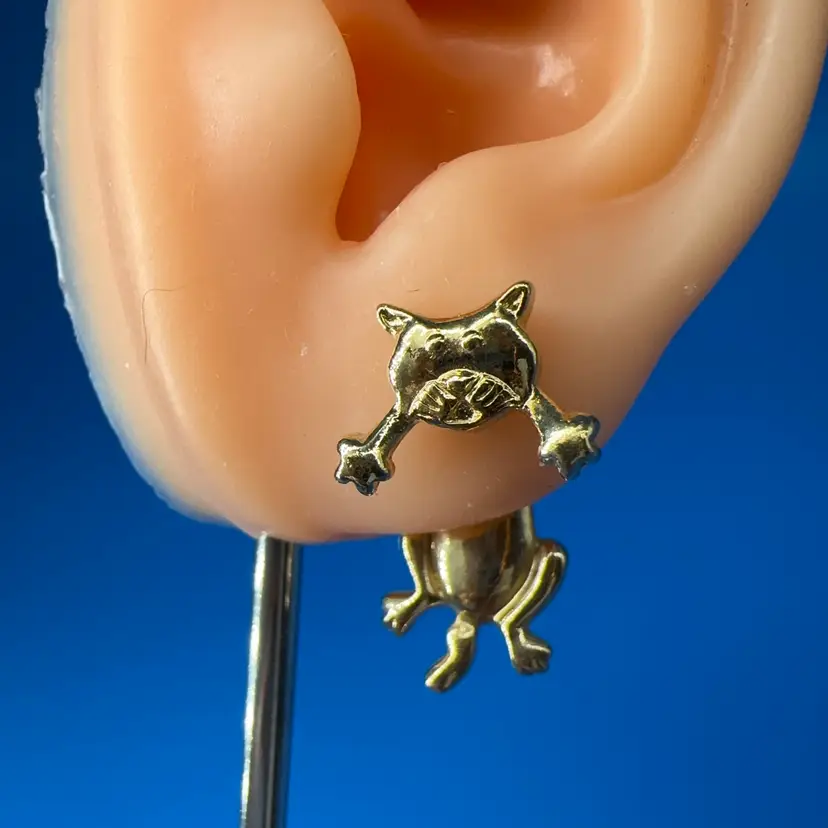 Vintage Gold Tone Cat Earrings