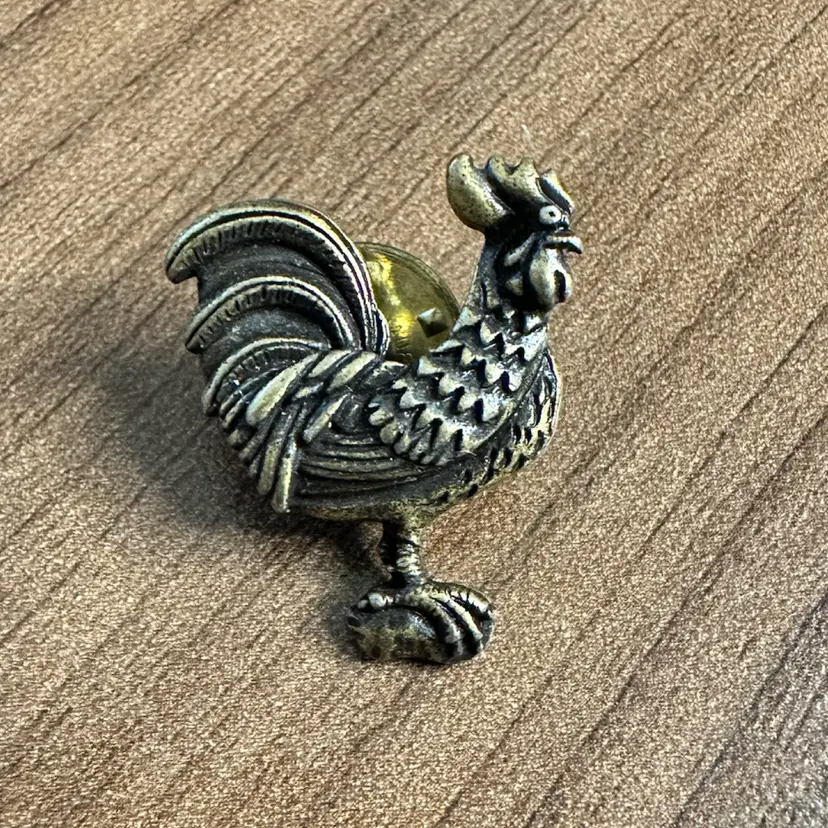JJ Pin Rooster Brass-Tone