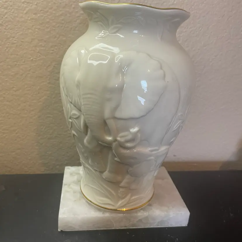 1994 Lenox Nature's Majesty Ivory Porcelain 9” Embossed Elephant 24K Rim Vase
