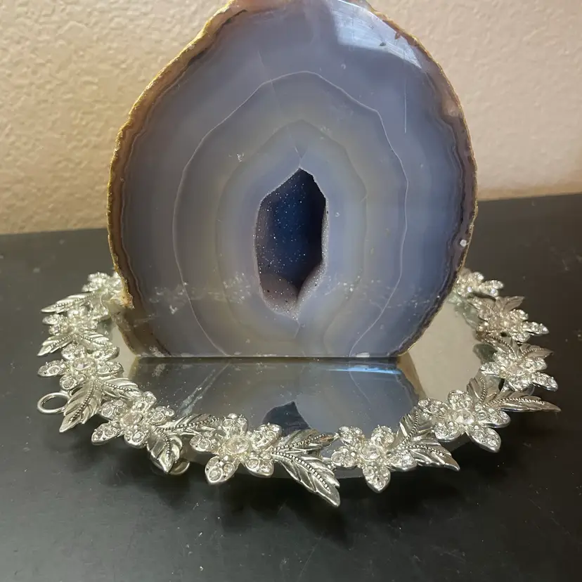 Gorgeous Blue Gray Druzy Agate Geode 3.5lb
From Brazil
Can be used as a bookend or decor