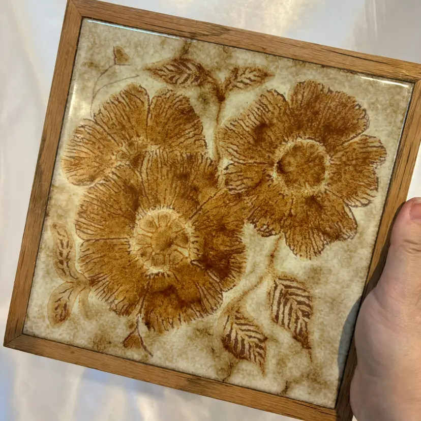 Italian floral trivet wall hanging marked wood edge