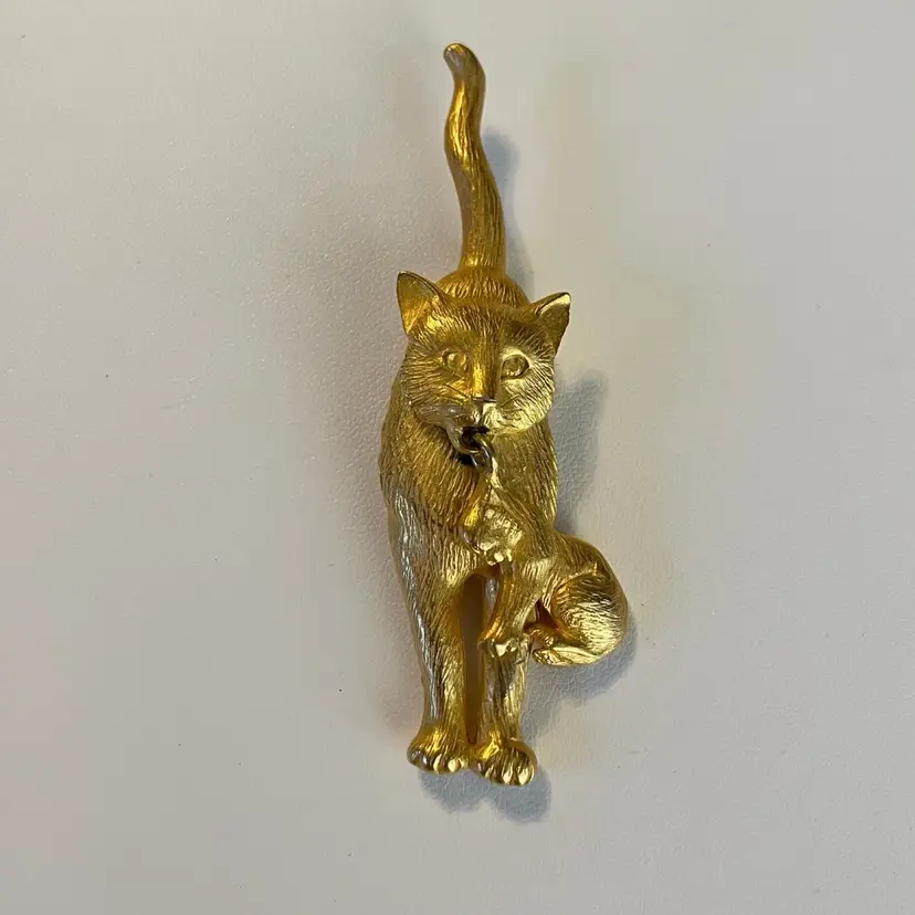 @@ Goldtone Cat Carrying Dangling Kitten “JJ” Brooch 3”