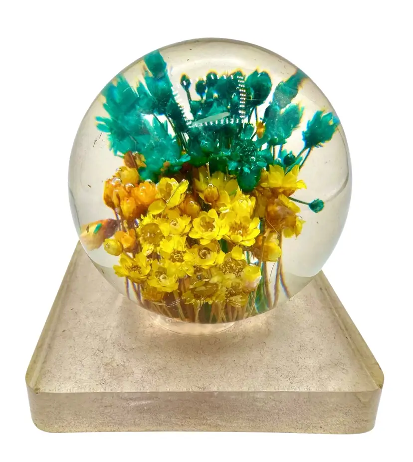 Vintage New Designs Inc Resin Lucite Acrylic Dried Flower Paperweight 2.75”