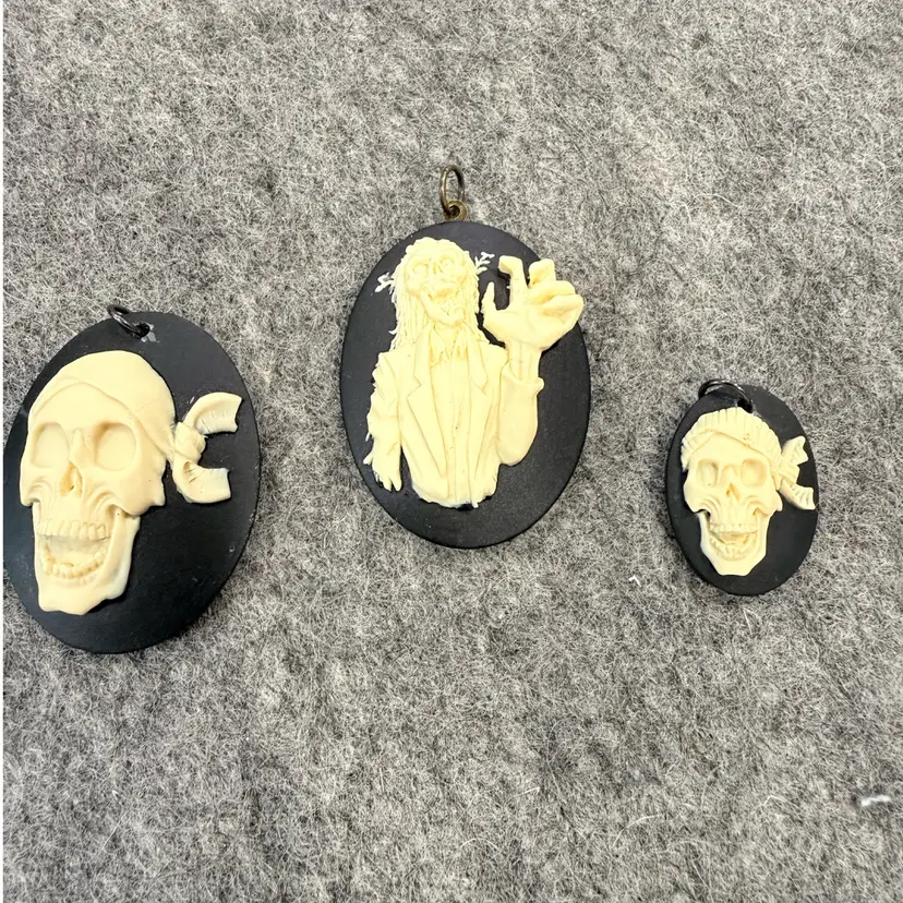 NOS Unframed Halloween Cameos