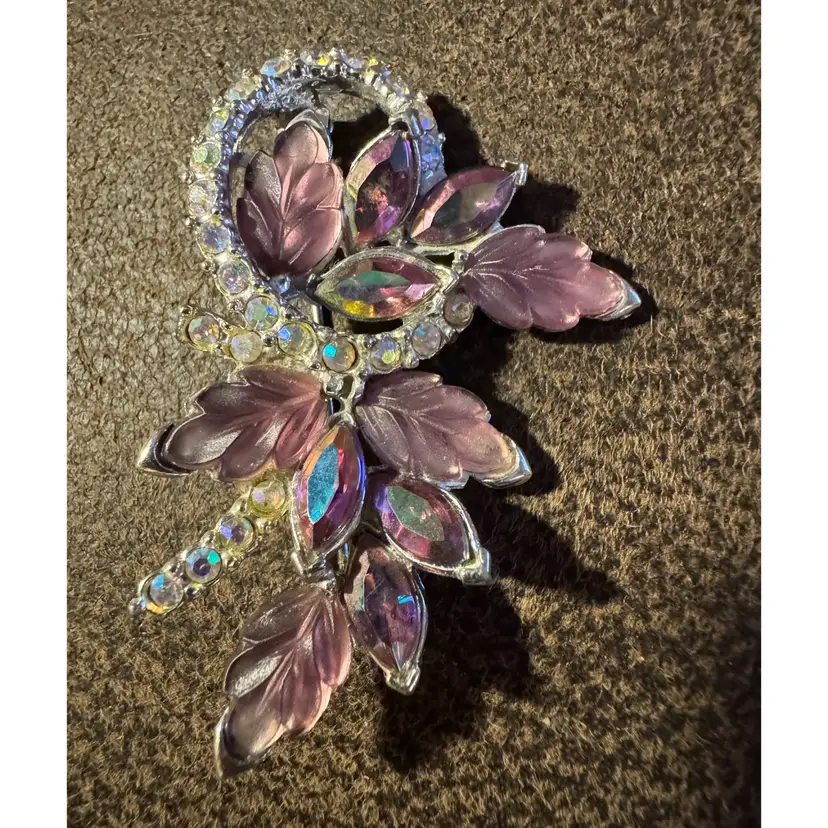 Vintage 1950s Lavender Carved Molded Leaf Floral Spray Brooch Aurora Borealis Rhinestones