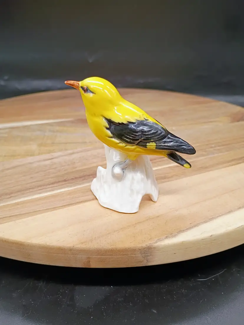 Goebel Golden Oriole #38141 Porcelain Bird Figurine W. Germany