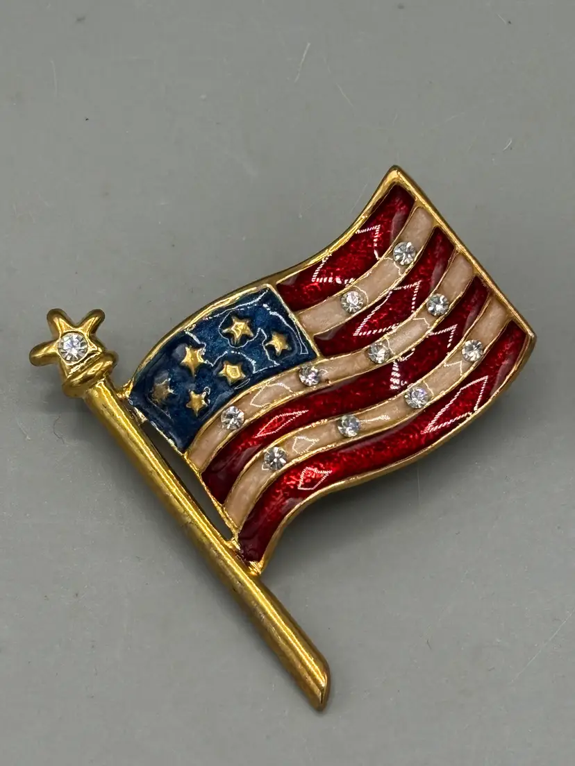 Gold tone American flag brooch