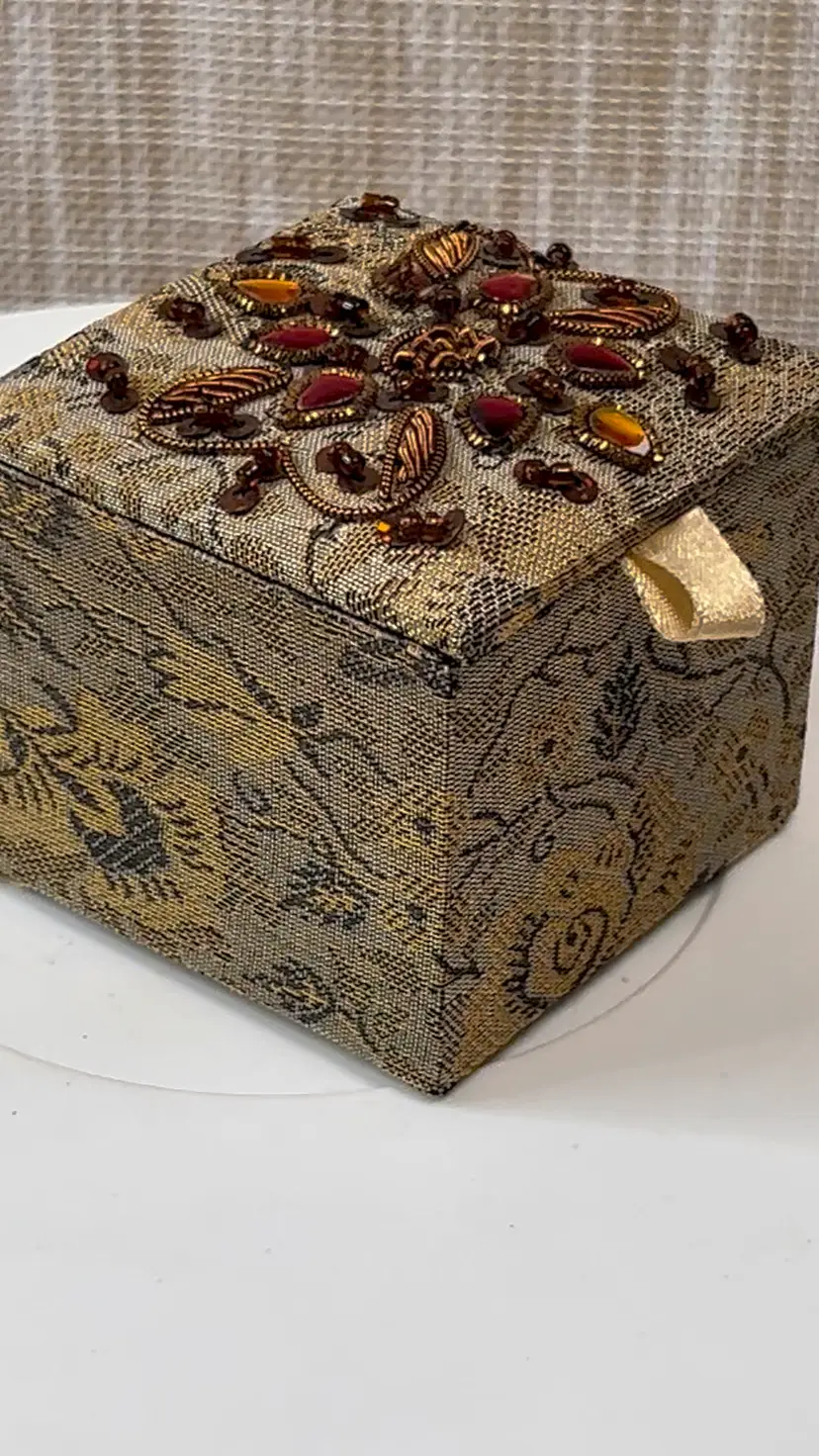 009 Silk Tapestry 2.5" X 2.5" X 2.5" Trinket Box Bejeweled Lid