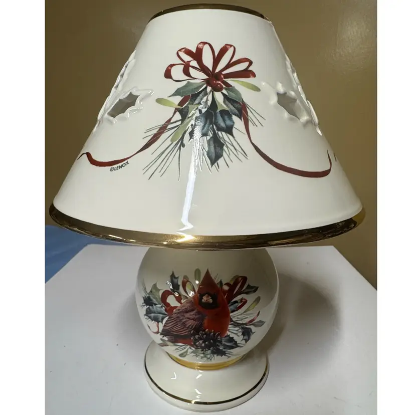 Lenox Winter Greetings Candle Lamp cardinal and ribbon Catherine McClung 10”