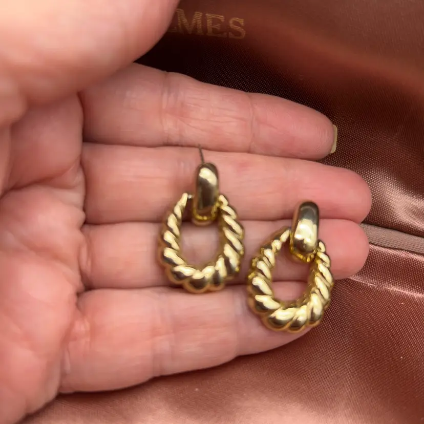 #01 Vintage Gold Tone Twisted Rope Hoop Earrings Pierced Door Knocker Style