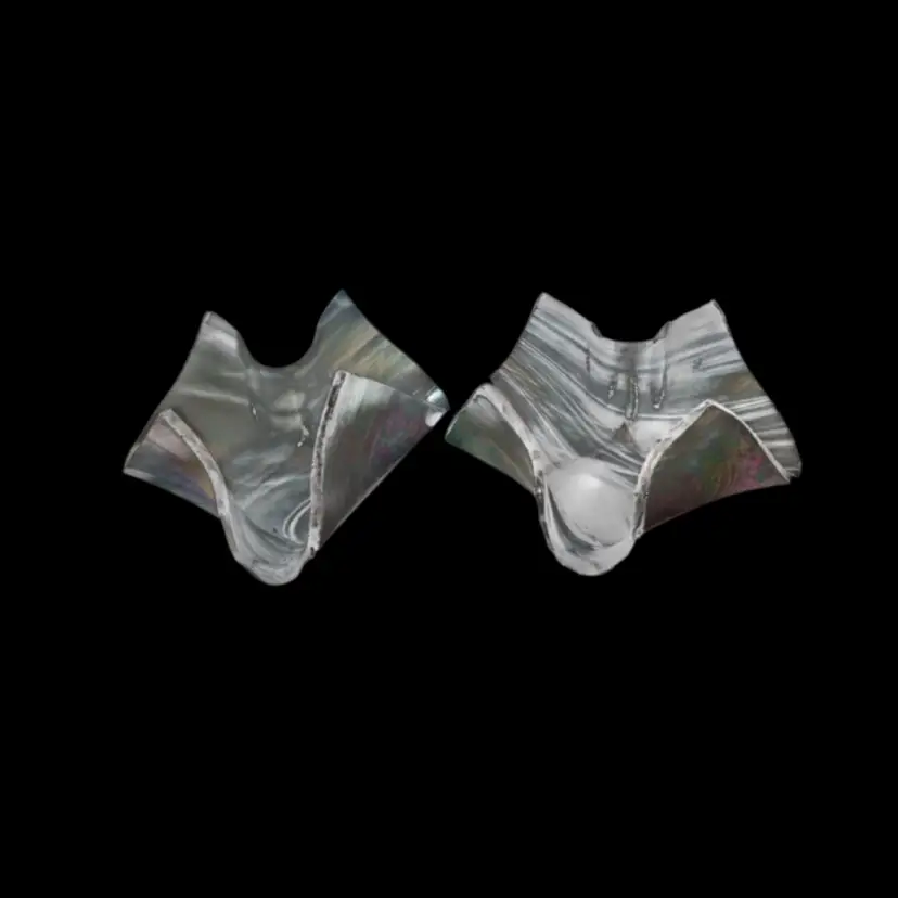 Collectable vintage, hand-crafted art glass handkerchief drape vase Or Candle Holder