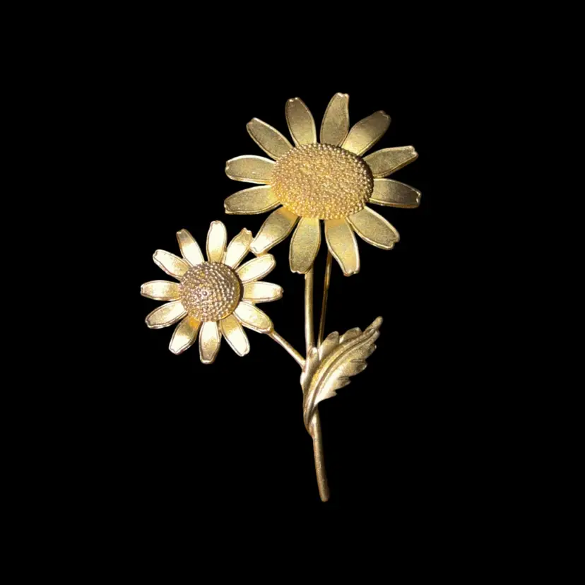 Vintage gold tone daisies Brooch