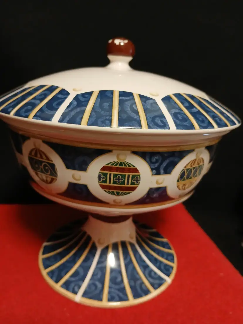 Pfaltzgraff "Royal Holiday" Pedestal Covered Compote