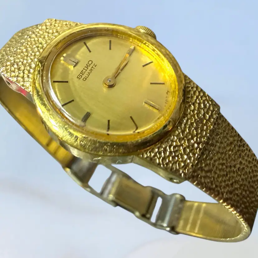 Vintage Seiko Quartz Ladies Watch Gold Tone Oval Dial Textured Mesh Band Working - 6.25” With Closure