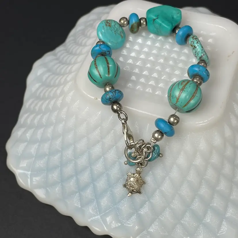 Faux Turquoise Blue Dyed Howlite Stone & Turtle Charm Silver Tone Bracelet 7"