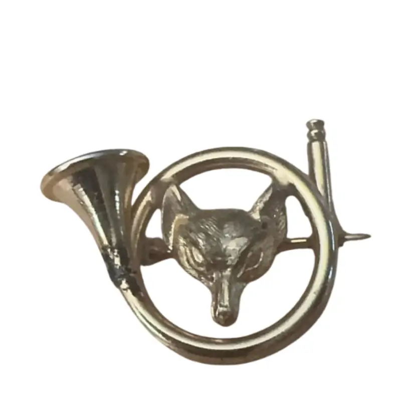 #01    VTG Unsigned Goldtone Metal Fox Mask In French Hunting Horn Xtra Long Pin Slight Tarnish On Horn