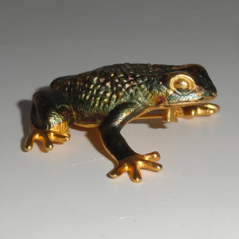 Vintage Frog Brooch ~ Gold Tone w/Painted Green Amphibian Pin