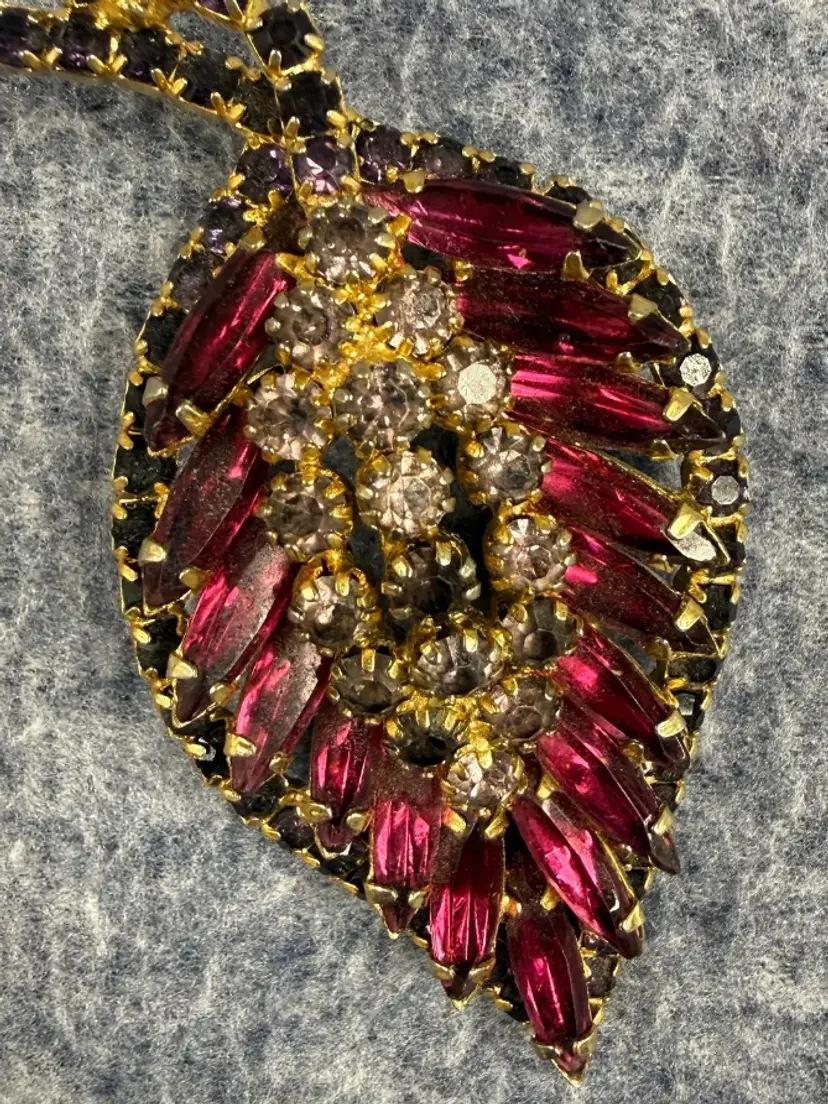 1. Vintage Crystal Leaf Design Brooch Pin